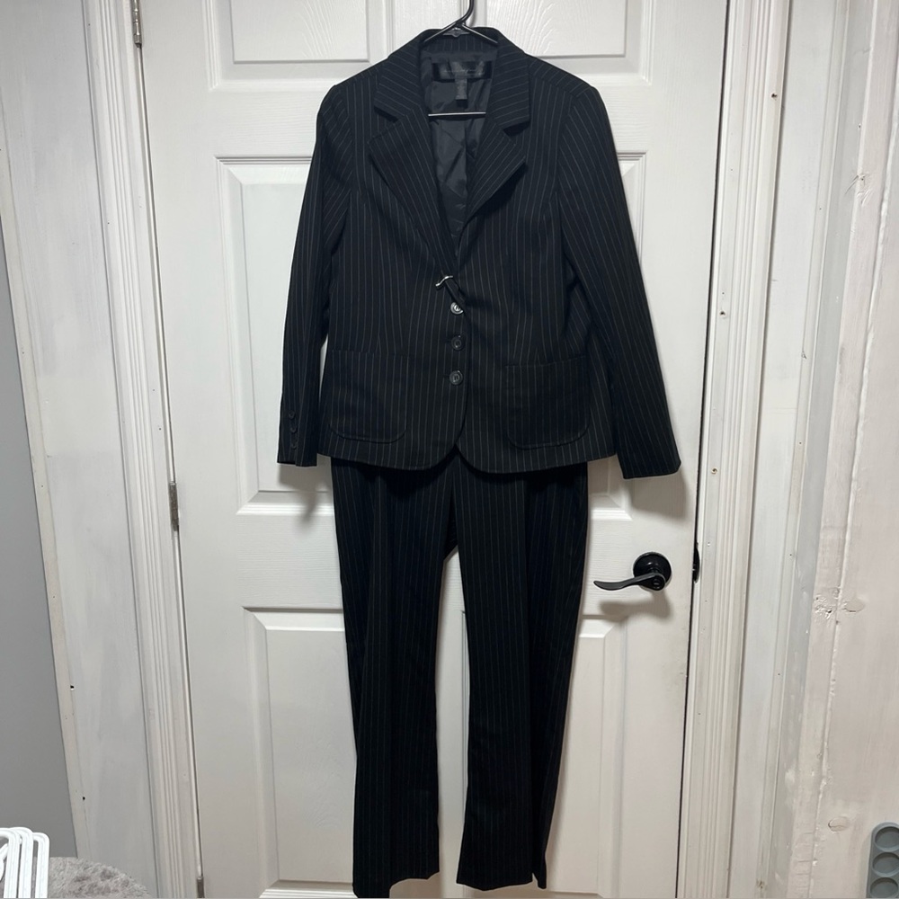 Apostrophe Women's Size 14P Black Pin Stripped Suit Blazer And Pants